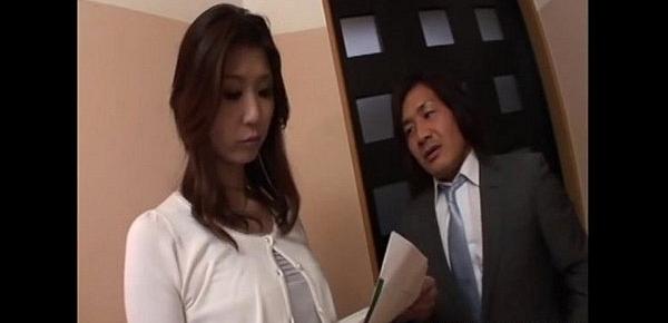  Horny businessman seduces sexy cougar Nanako Yoshioka in her house